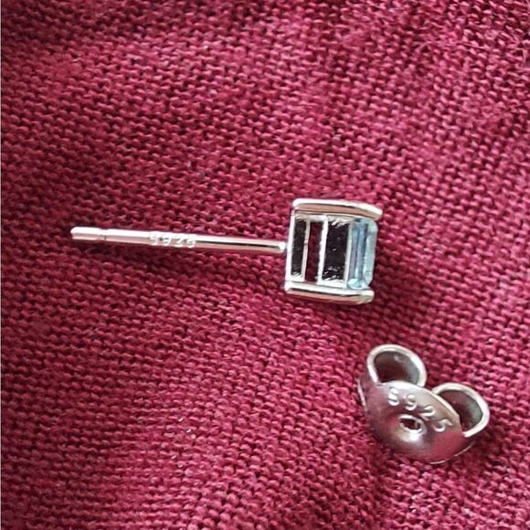 0.7 Carat Natural Topaz Sterling Silver Stud Earrings - Picture 6 of 7